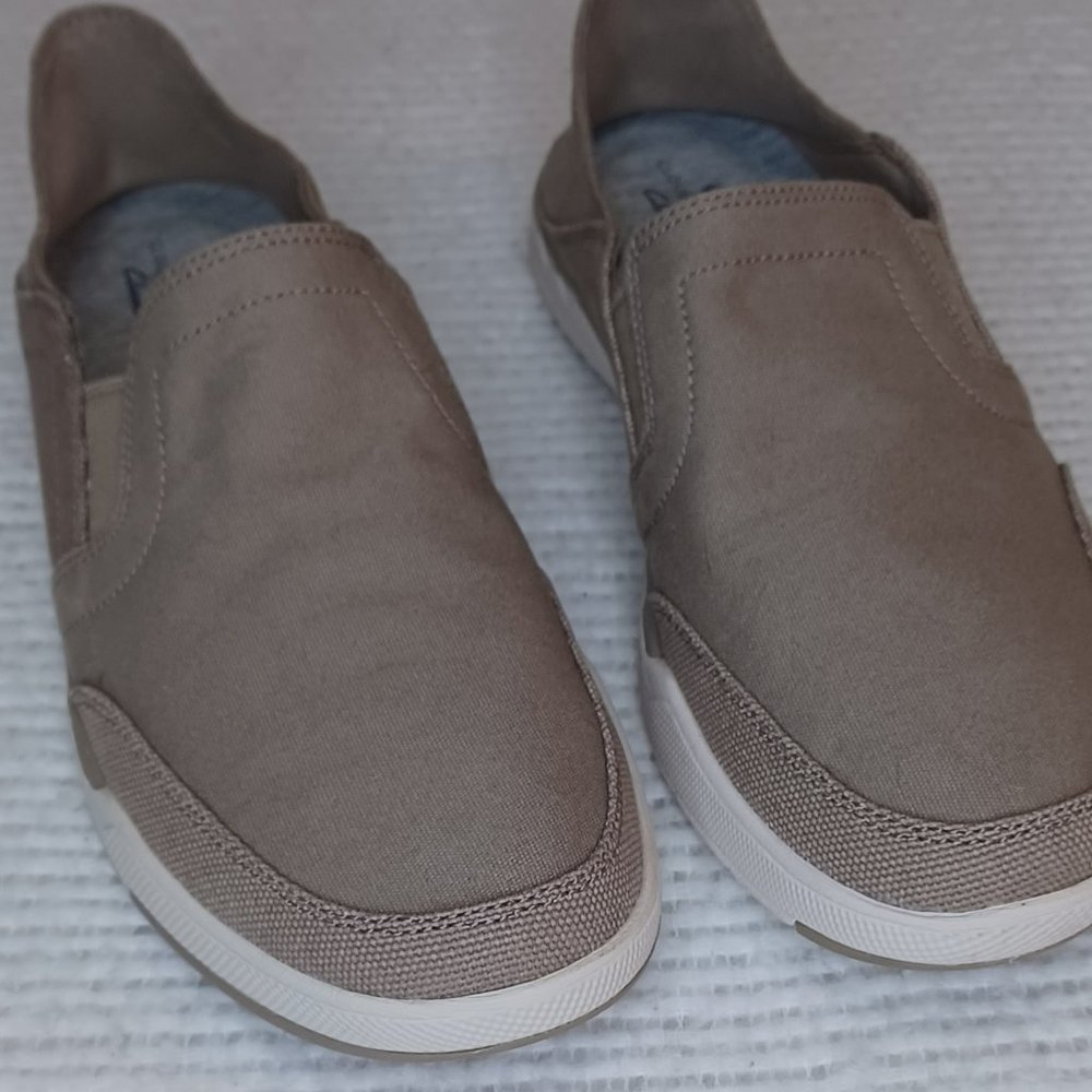 Cloudsteppers by Clarks Size 7.5 Mens New cream color - Picture 2 of 10